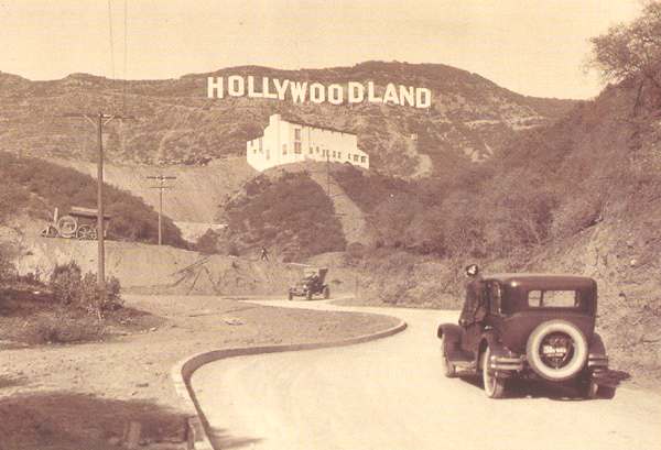 Los_Angeles_hollywoodland_sign[1].jpg